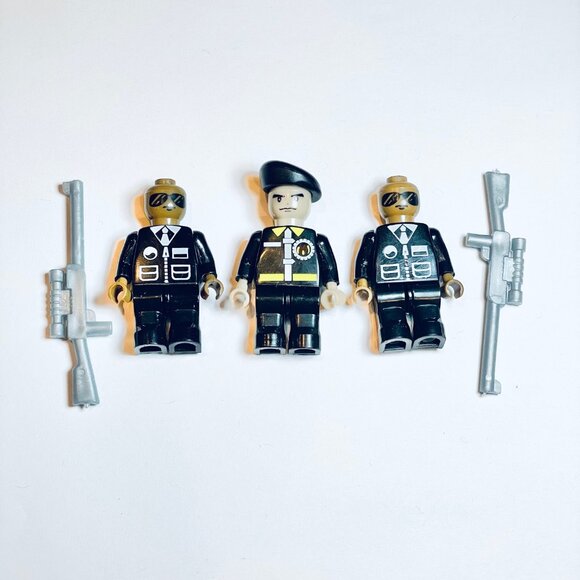 Lot of 3 Police Minifigures with gear and uniform - Picture 8 of 10
